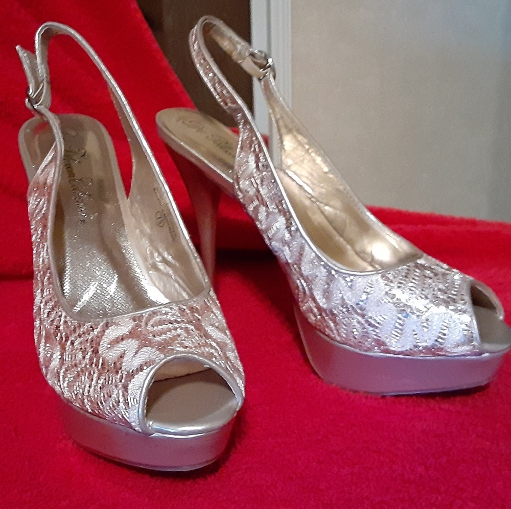 Shoes - Picture 2 of 7
